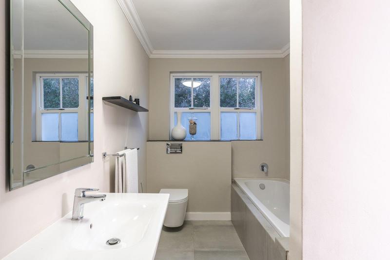 5 Bedroom Property for Sale in Constantia Western Cape